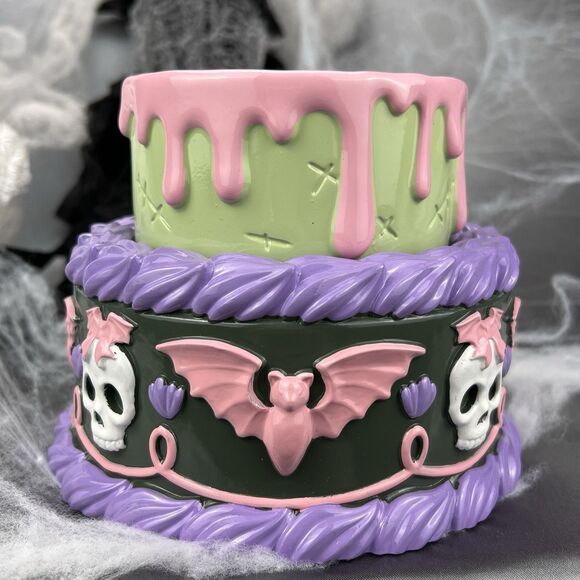 Bath & Body Works Halloween Skulls Cake Pedestal Candle Holder + Candle Gift Set - Picture 4 of 11